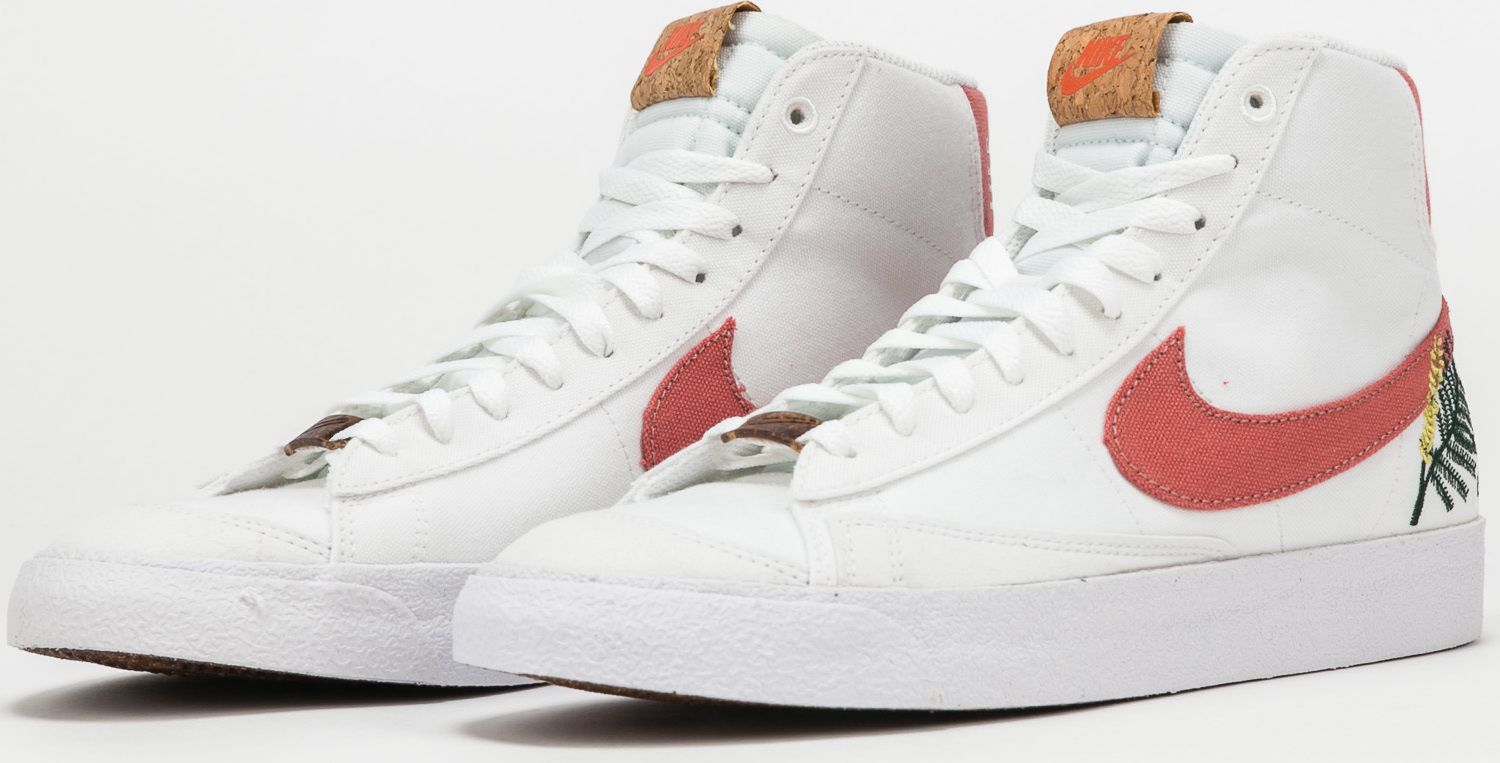 Nike W Blazer Mid '77 SE white / light sienna - white Nike